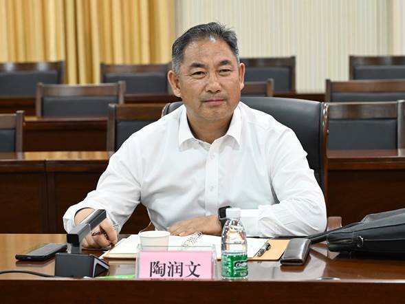 说明: https://www.cjc.edu.cn/__local/6/36/F6/ED5B25FFBB1A0949EFEA4AB74AB_EF2D6A2E_1FC6D.jpg