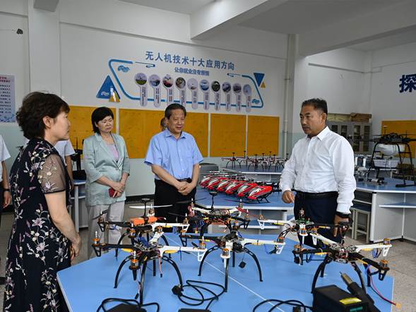 说明: https://www.cjc.edu.cn/__local/D/12/E4/2E98F64AA68EDC396D5D237BF2D_4A586C6D_33CF5.jpg
