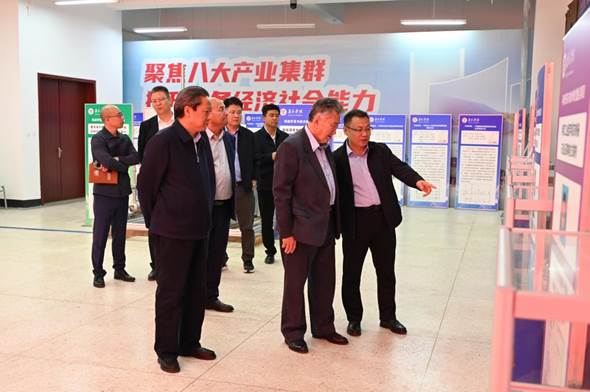 说明: https://www.cjc.edu.cn/__local/0/67/D3/21189763939C9917D843E603FBD_5D75AB59_16C59.jpg