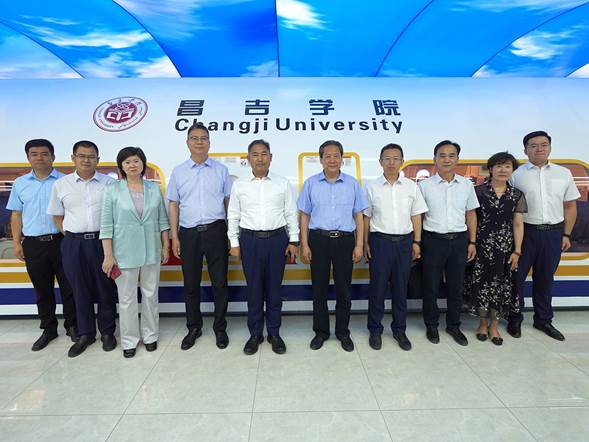 说明: https://www.cjc.edu.cn/__local/5/AE/60/3D32F8FE86F97573646378061DC_69E8BCD7_2D018.jpg