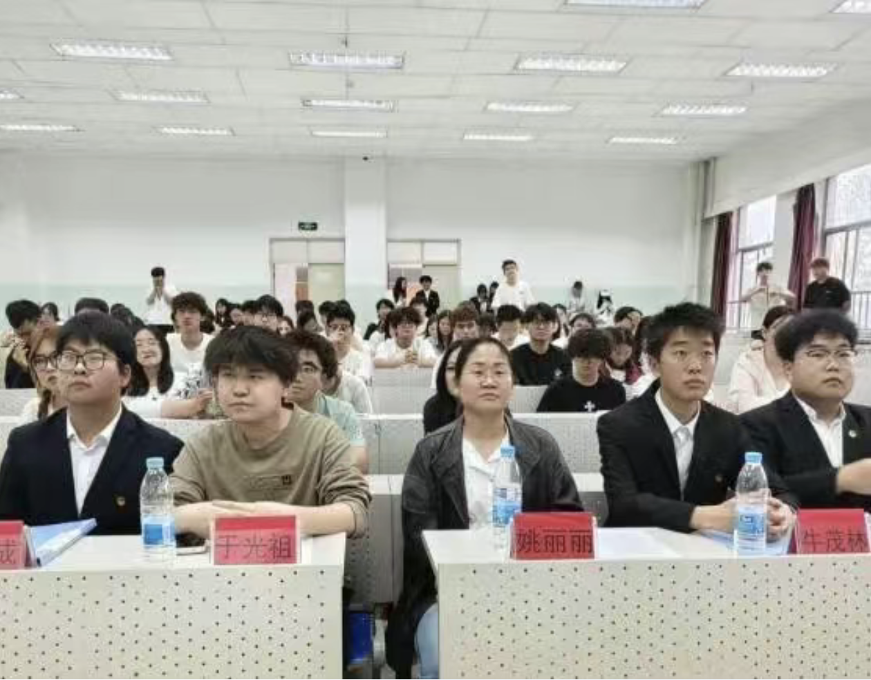 勤学善思筑根基·榜样引领促学风 | 物理与材料科学学院校园人生分享会成功举办