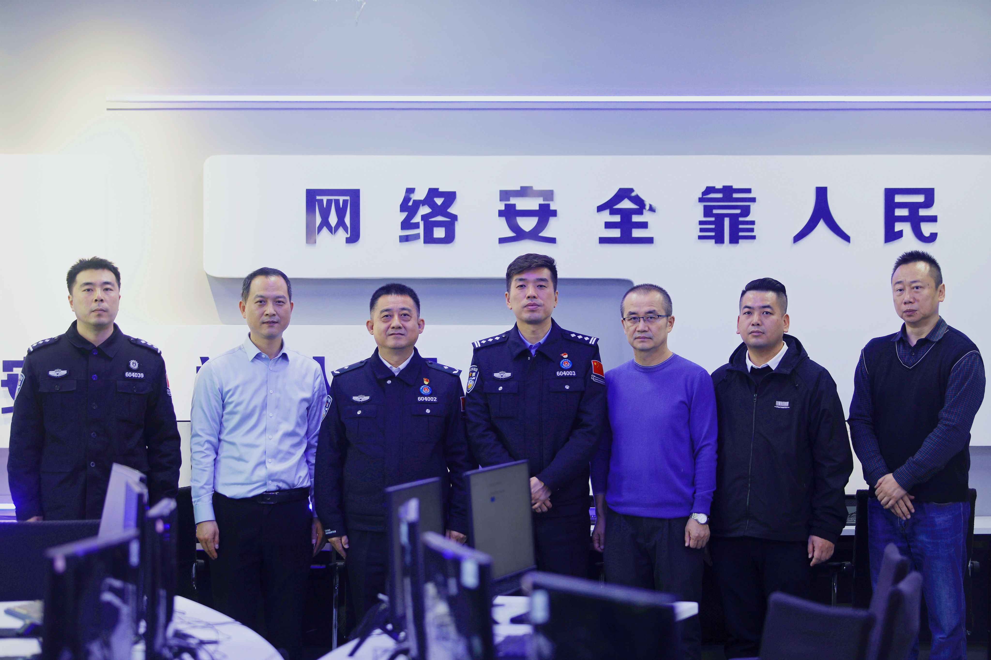 昌吉州乌拉斯台出入境边防检查站政委陈平一行到 与信息工程学院交流调研