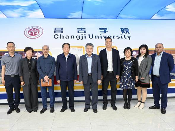 说明: https://www.cjc.edu.cn/__local/8/34/73/F76AB7B339DDB612CDD234E6203_B61A8328_190DD.jpg