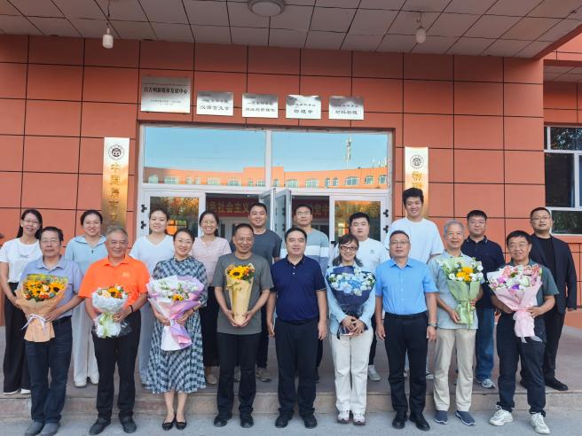 薪火相传促成长 凝心聚力谋发展 ——物理与材料科学学院举办2026年新进教师拜师仪式暨银龄教师座谈会