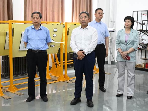 说明: https://www.cjc.edu.cn/__local/6/98/B1/C033DD1FEF954054F17BC22637B_8FB6755D_2CEA4.jpg